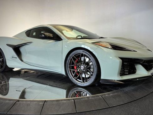 Used 2024 Chevrolet Corvette Z06 w/ Stealth Interior Trim Package RWD image 19