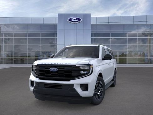 New 2025 Ford Expedition Active image 2