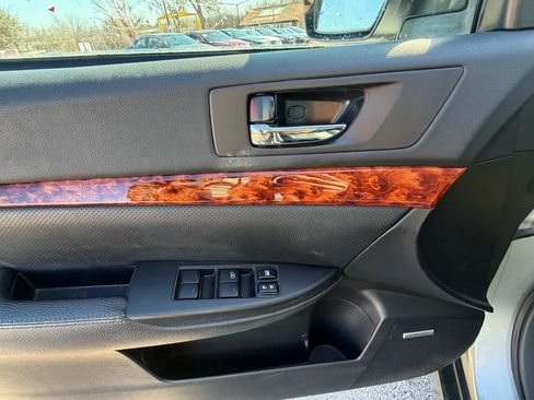 Used 2011 Subaru Outback 2.5i Limited w/ PWR Moonroof Pkg image 10
