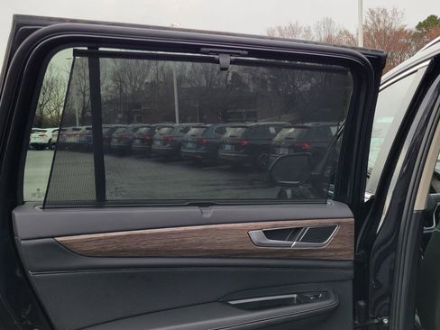 Used 2025 Volkswagen Atlas SEL image 31