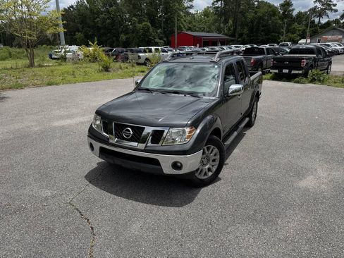 Used 2011 Nissan Frontier SL RWD image 32