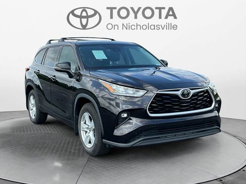 Used 2020 Toyota Highlander LE AWD/4WD image 7