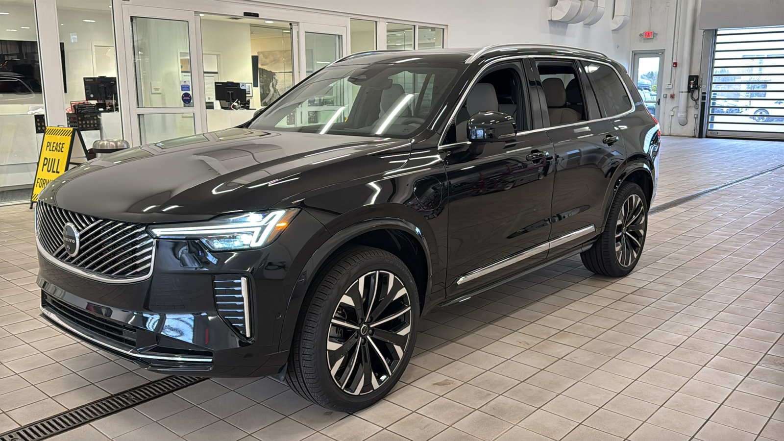 New 2026 Volvo XC90 T8 Plus w/ Protection Package Premier AWD/4WD image 9