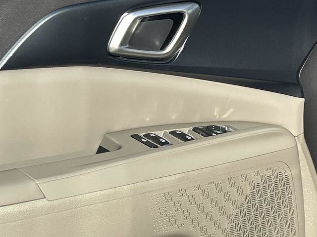 Used 2026 Kia Carnival FWD image 18