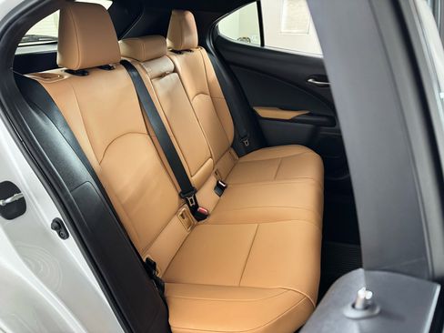 Used 2023 Lexus UX 250h Premium AWD image 36