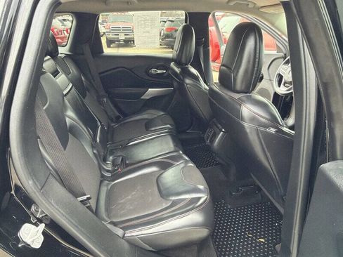 Used 2017 Jeep Cherokee Trailhawk w/ Cold Weather Group image 21