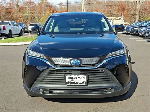 Used 2021 Toyota Venza LE image 2