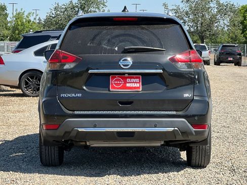 Used 2019 Nissan Rogue SV w/ Premium Package FWD image 8