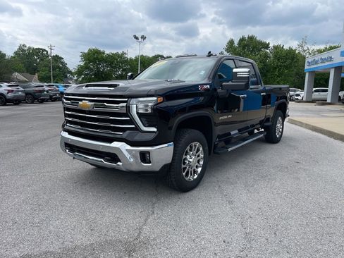 New 2026 Chevrolet Silverado 2500 LTZ w/ LTZ Premium Package AWD/4WD image 3