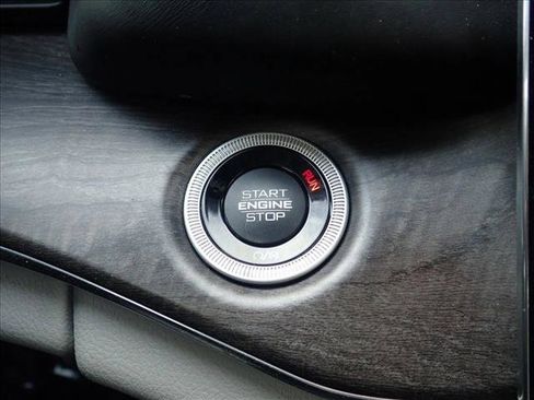 Used 2022 Jeep Grand Cherokee Overland w/ Advanced Protech Group III image 25