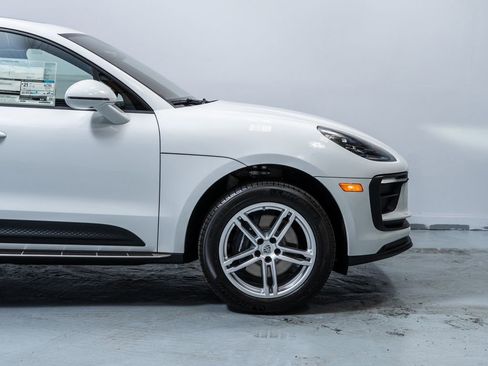 Certified 2026 Porsche Macan AWD/4WD image 12
