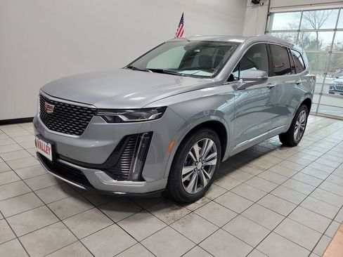 Used 2025 Cadillac XT6 Premium Luxury image 13
