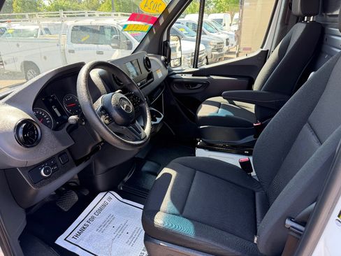 Used 2024 Mercedes-Benz Sprinter 2500 image 16