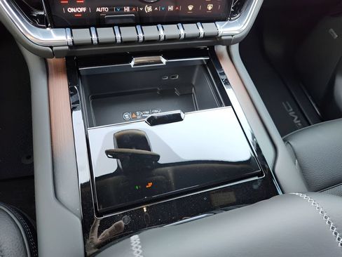 New 2026 GMC Yukon XL Denali AWD/4WD image 14