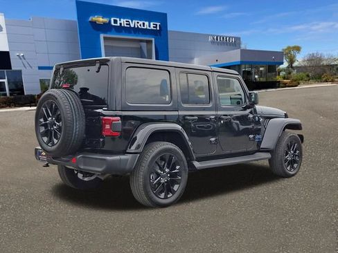 Used 2025 Jeep Wrangler Unlimited Sahara AWD/4WD image 25