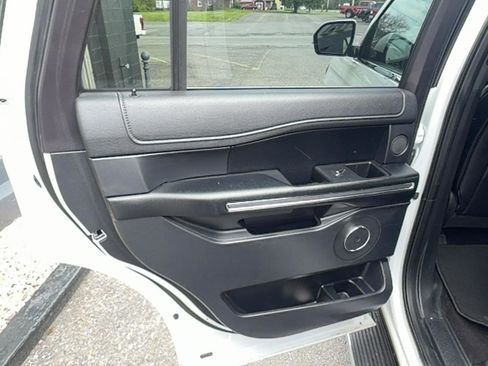Used 2019 Ford Expedition XLT w/ Equipment Group 202A AWD/4WD image 16