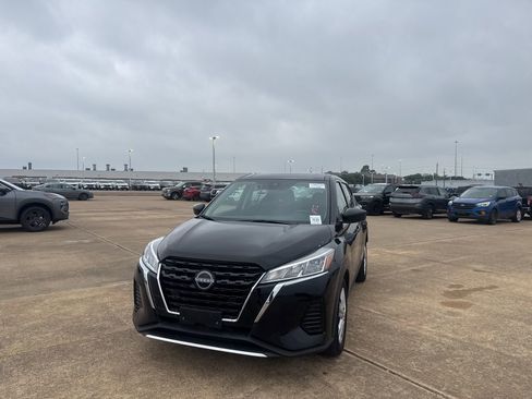 Certified 2023 Nissan Kicks S FWD image 6