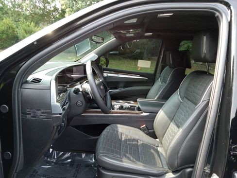 Used 2025 Cadillac Escalade ESV Sport Platinum AWD/4WD image 10