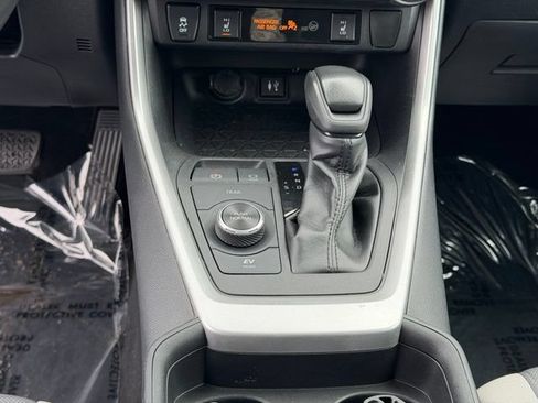 Certified 2019 Toyota RAV4 XLE w/ Convenience Package AWD/4WD image 18
