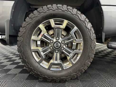 Used 2018 Nissan Titan SL w/ Chrome Package AWD/4WD image 5