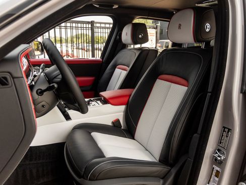 New 2027 Rolls-Royce Cullinan Black Badge AWD/4WD image 31