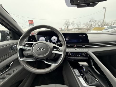 Used 2023 Hyundai Elantra SEL w/ Convenience Package image 14