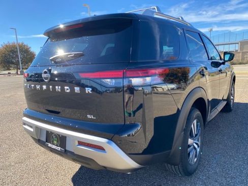 New 2025 Nissan Pathfinder SL image 6
