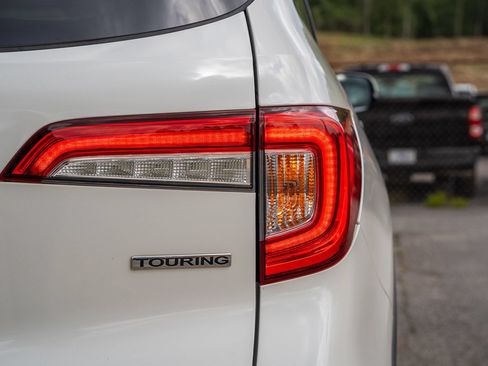 Used 2019 Honda Pilot Touring image 16
