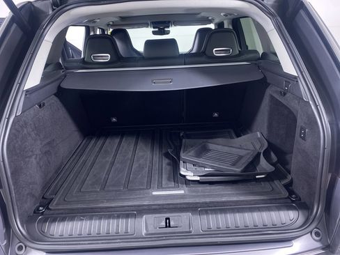 Used 2021 Land Rover Range Rover Sport SVR image 16