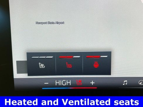 Used 2025 BMW iX xDrive50 w/ Sport Package image 9