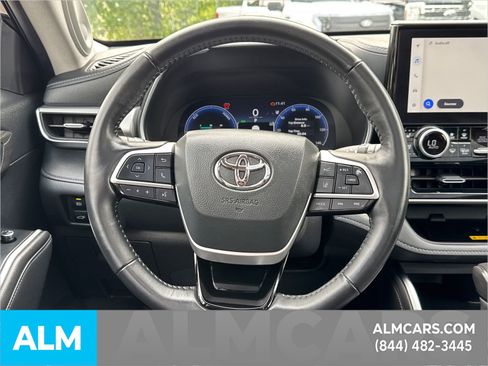 Used 2024 Toyota Highlander Limited image 31