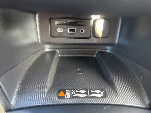 Used 2022 Chevrolet Equinox Premier image 25