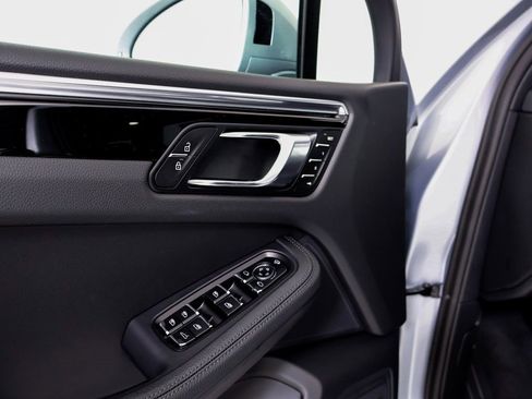 New 2026 Porsche Macan image 20