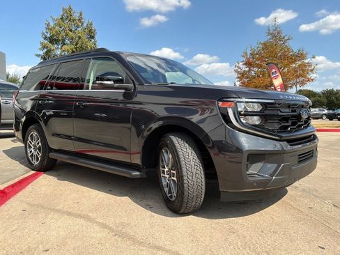 Used 2025 Ford Expedition Active AWD/4WD image 4