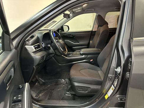 Used 2023 Toyota Highlander LE image 22