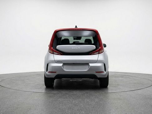 Used 2025 Kia Soul LX w/ LX Technology Package FWD image 7