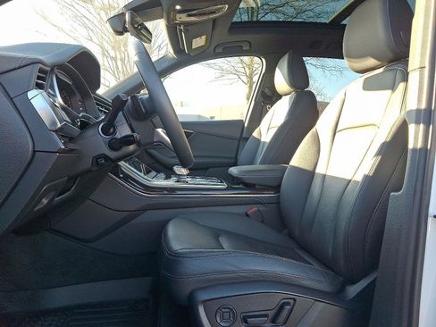 Certified 2025 Audi Q7 Premium Plus image 13