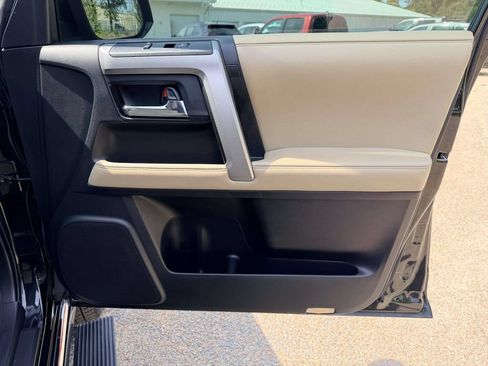 Used 2014 Toyota 4Runner Limited AWD/4WD image 12