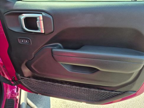 Certified 2022 Jeep Wrangler Unlimited Rubicon w/ LED Lighting Group AWD/4WD image 29