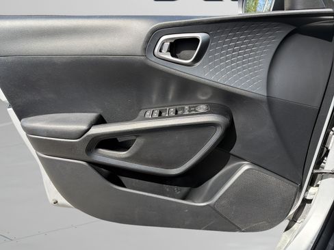Used 2021 Kia Soul S FWD image 17