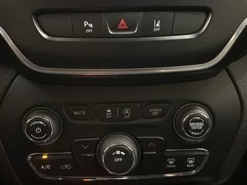 Used 2021 Jeep Cherokee Latitude Lux FWD image 20