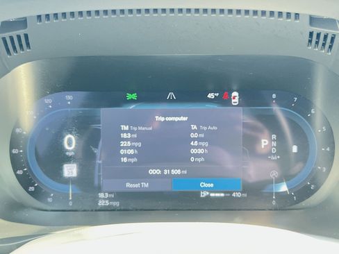 Certified 2023 Volvo XC60 B5 Ultimate w/ Climate Package image 17