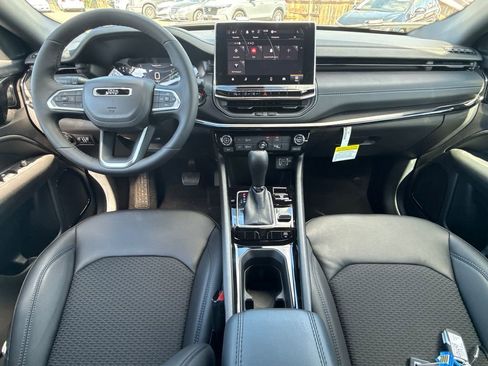 New 2026 Jeep Compass Latitude AWD/4WD image 17