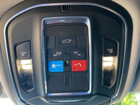 Used 2023 Jeep Grand Cherokee Limited w/ Luxury Tech Group II AWD/4WD image 39