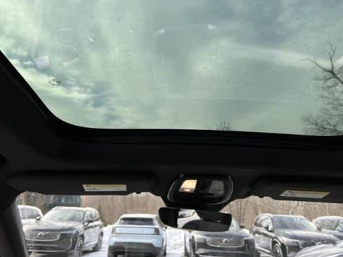 Used 2025 Volvo XC90 T8 Ultra image 10