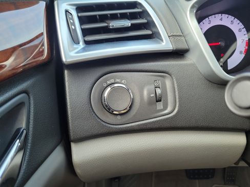 Used 2010 Cadillac SRX Luxury FWD image 28