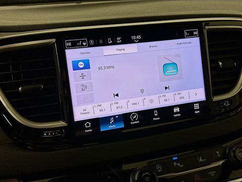 Certified 2024 Chrysler Pacifica Touring-L image 23