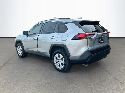 Used 2019 Toyota RAV4 LE FWD image 4