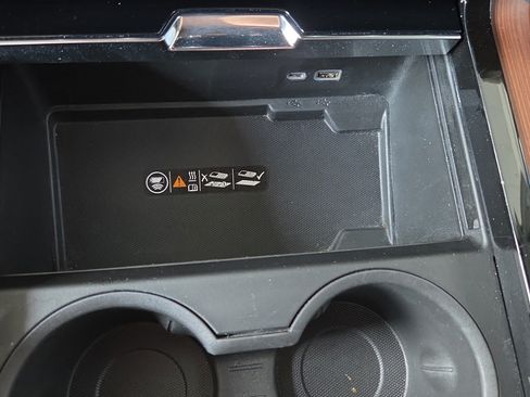 Used 2025 GMC Yukon Denali AWD/4WD image 17
