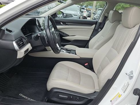 Used 2022 Honda Accord Touring image 3